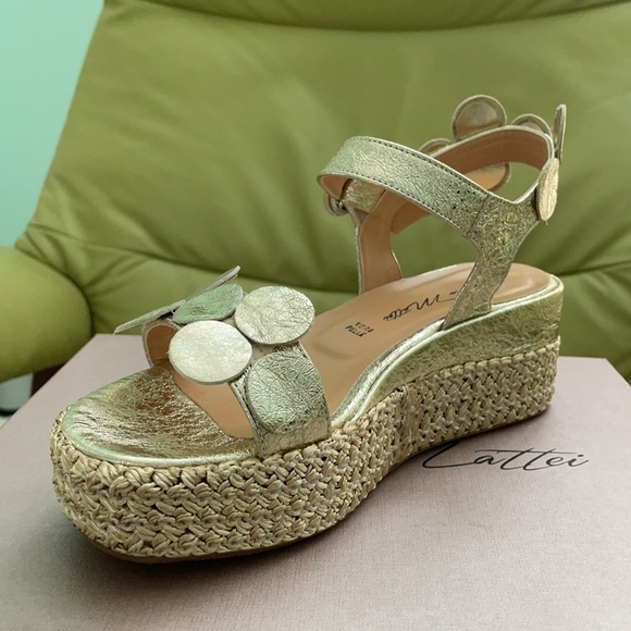 Paolo Mattei NWT. EU Size 37. True to Size. Gold. - Picture 4 of 11